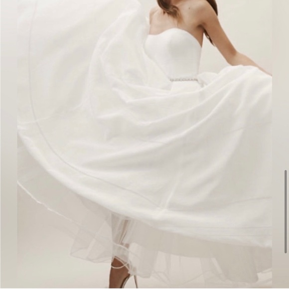 BHLDN Whispers & Echos Bellevue Linen Gown - Picture 2 of 7